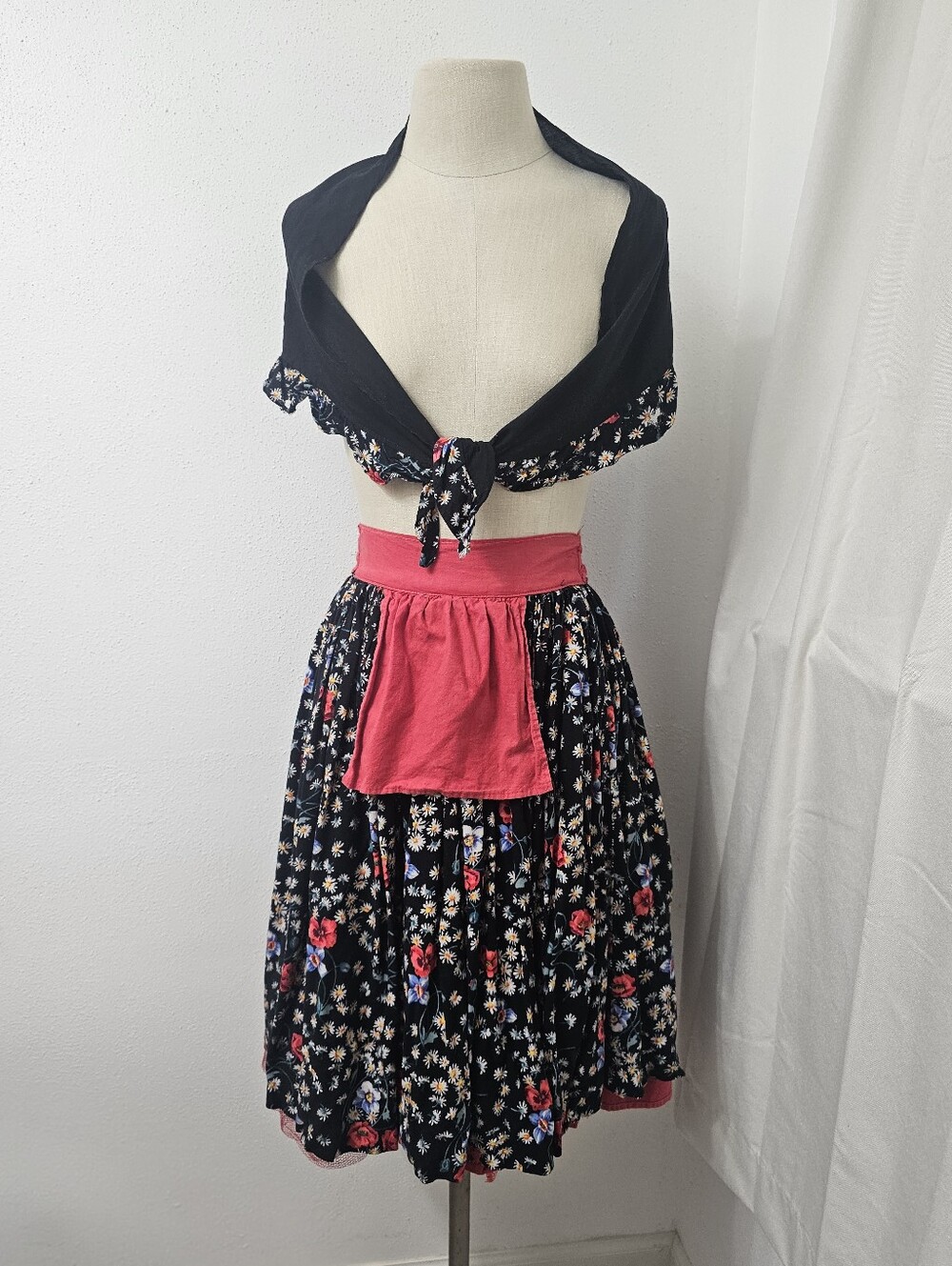 Two-piece black floral print skirt and Shawl Mexican Folklorico Medium 24"